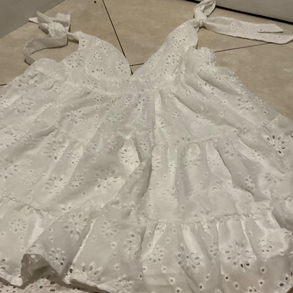 Dresses - Picture 4 of 5